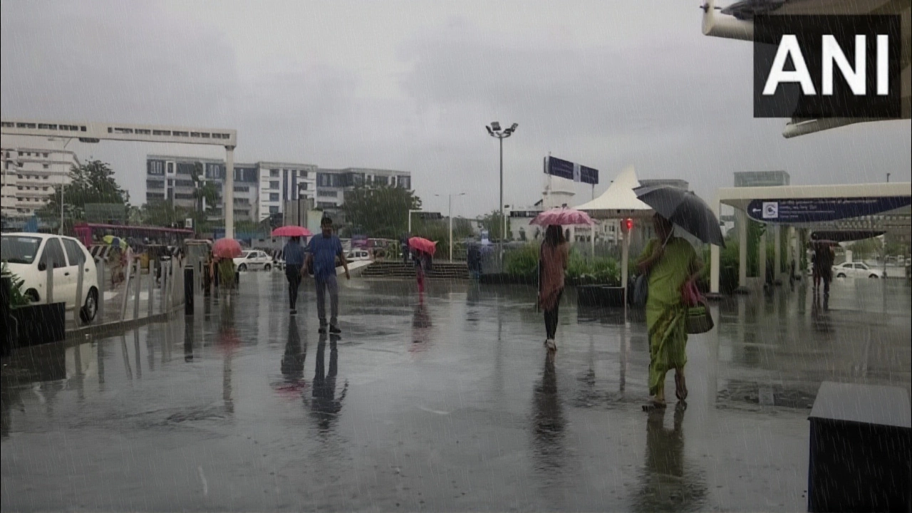 Cyclone Mandous Hits Southeast India, Triggering Evacuations and Cold Wave